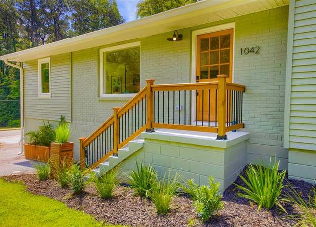 Property at 1042 Oakdale Dr SE, Smyrna, GA 30080, 5 beds, 2 baths