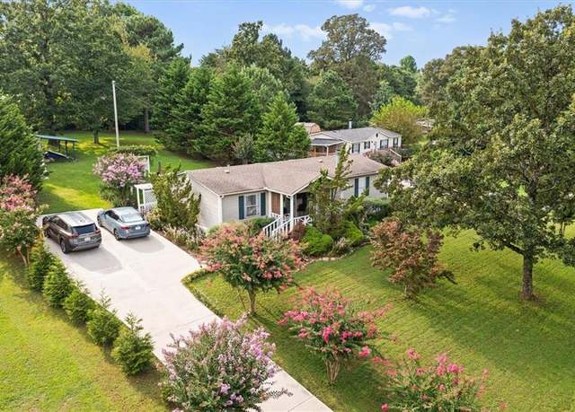 Property at 181 Cobb Rd, Chatsworth, GA 30705, 3 beds, 2 baths
