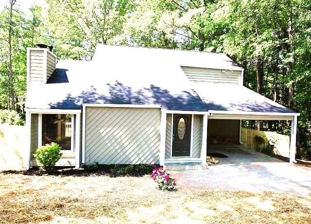 Property at 215 Carmichael Rd, Woodstock, GA 30189, 4 beds, 2.5 baths