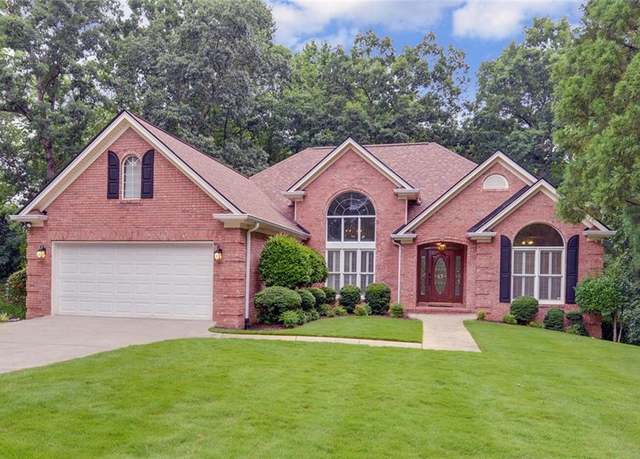 Property at 2121 Brittany Ct, Gainesville, GA 30506, 4 beds, 3 baths