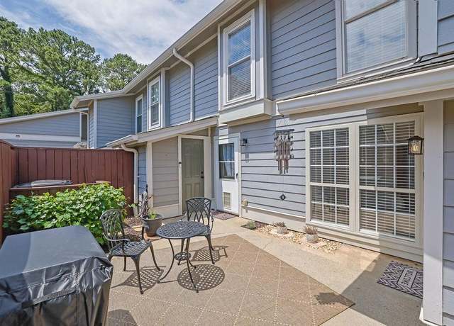 Property at 4992 Meadow Ln, Marietta, GA 30068, 2 beds, 2.5 baths