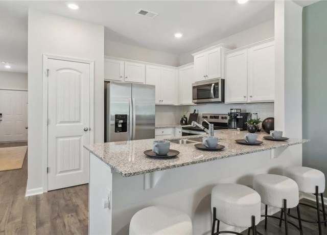 Property at 113 Kenmore Cir, Perry, GA 31069, 3 beds, 2.5 baths