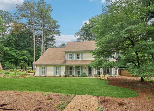 Property at 2965 Village Dr, Marietta, GA 30062, 4 beds, 2.5 baths