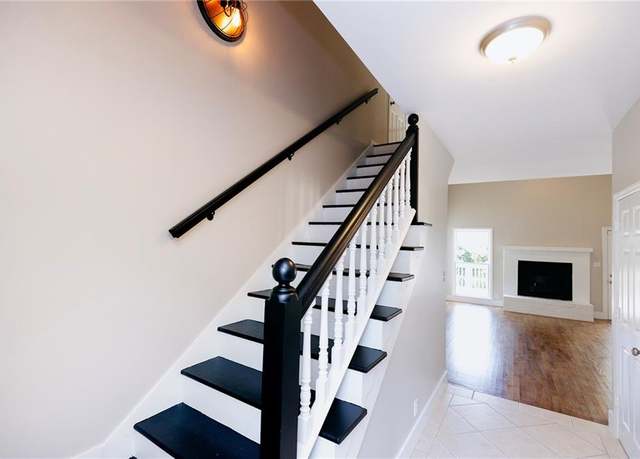 Property at 1155 Springway Dr, Gainesville, GA 30501, 3 beds, 2 baths