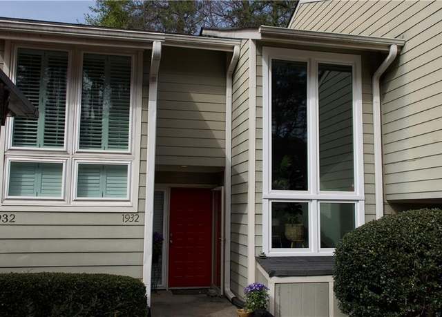 Property at 1932 Variations Dr NE, Atlanta, GA 30329, 2 beds, 2.5 baths