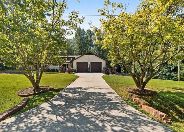 Property at 195 Pine Trail Rd, Fayetteville, GA 30214, 3 beds, 2 baths
