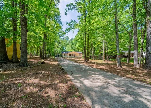 Property at 210 Meadowbrook Dr, Mcdonough, GA 30253, 3 beds, 2 baths