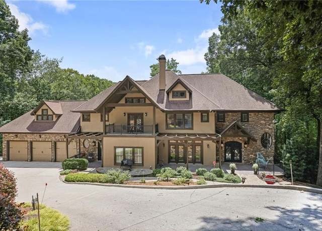 Property at 850 Jett Ferry Mnr, Sandy Springs, GA 30350, 5 beds, 5 baths