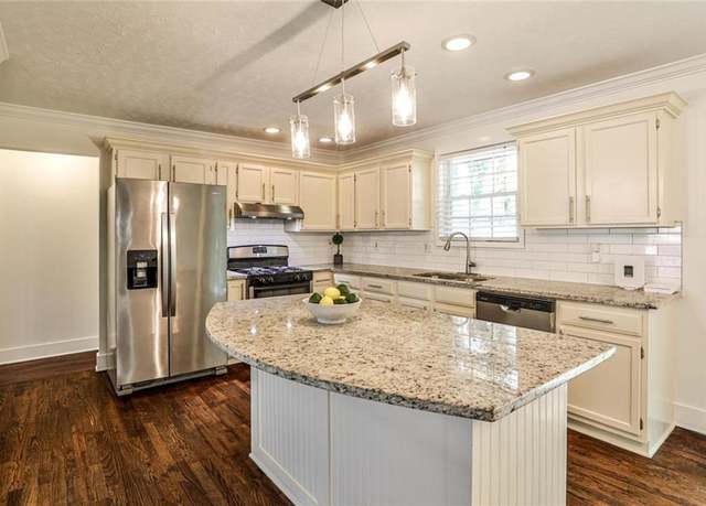 Property at 3427 Springlake Dr, Decatur, GA 30032, 3 beds, 2.5 baths