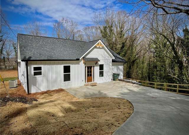 Property at 175 Hillcrest St, Cornelia, GA 30531, 3 beds, 2 baths
