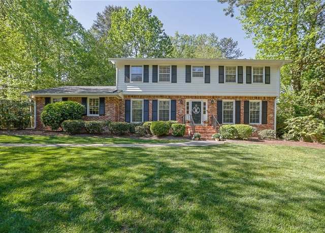 Property at 1569 Chateau Dr, Dunwoody, GA 30338, 4 beds, 2.5 baths