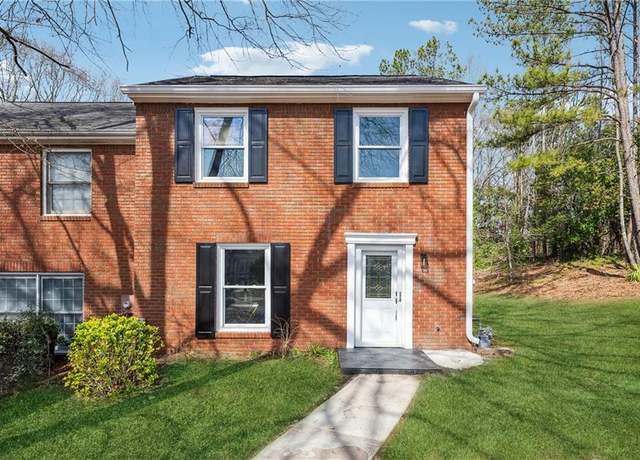 Property at 185 Willow Stream Ct, Roswell, GA 30076, 3 beds, 2 baths