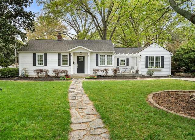 Property at 502 Allgood Rd NE, Marietta, GA 30060, 3 beds, 2 baths