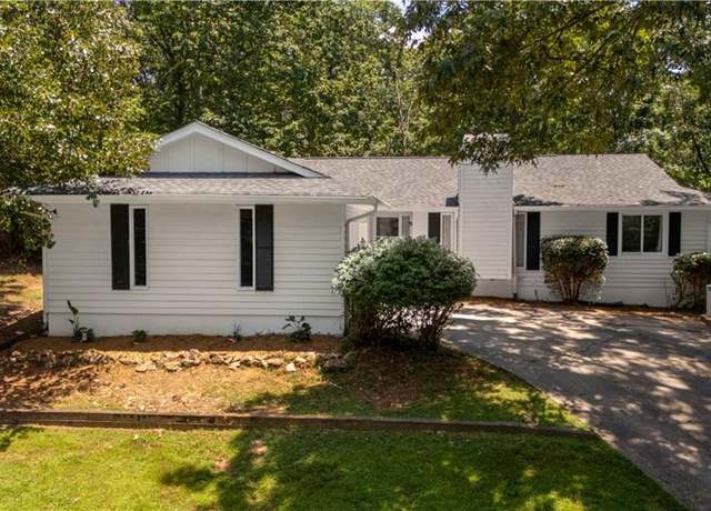 Property at 559 Honeysuckle Rd, Gainesville, GA 30501, 4 beds, 3 baths