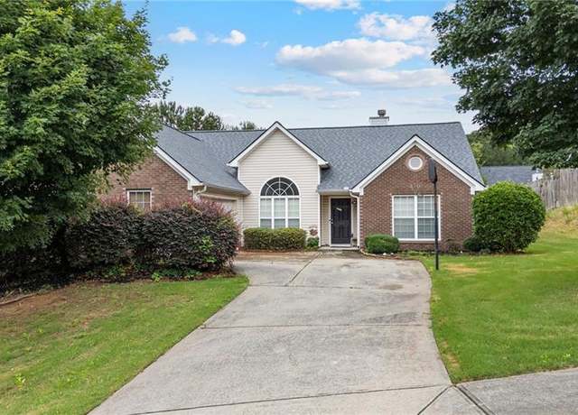 Property at 3834 Hawk Tail Dr, Loganville, GA 30052, 3 beds, 2 baths