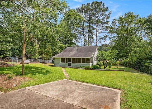 Property at 604 Jackson Lake Inn Rd, Jackson, GA 30233, 3 beds, 2 baths