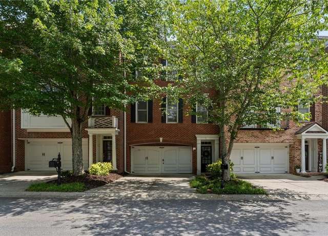 Property at 4405 Village Green Dr, Roswell, GA 30075, 3 beds, 3.5 baths