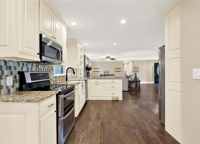 Property at 4353 White Oak Dr, Sugar Hill, GA 30518, 3 beds, 3 baths