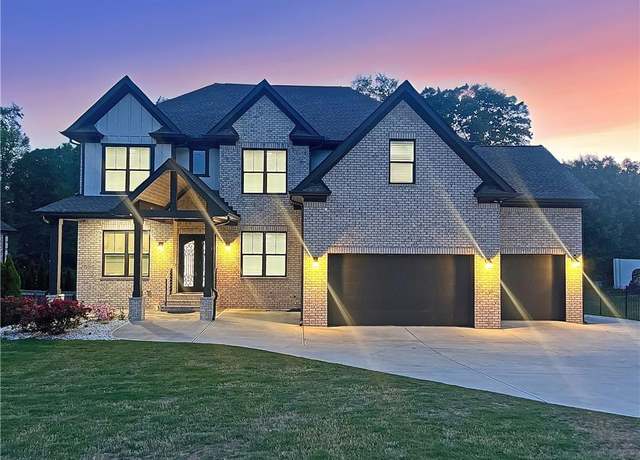 Property at 1952 Azalea Dr, Lawrenceville, GA 30043, 5 beds, 4.5 baths