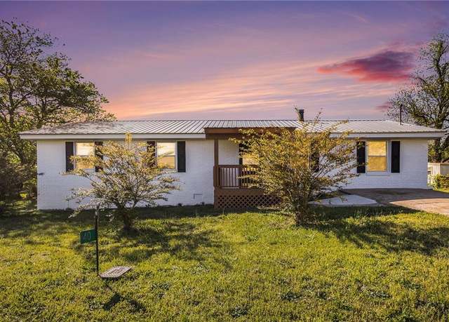 Property at 40 Kingston Dr, Comer, GA 30629, 4 beds, 2.5 baths