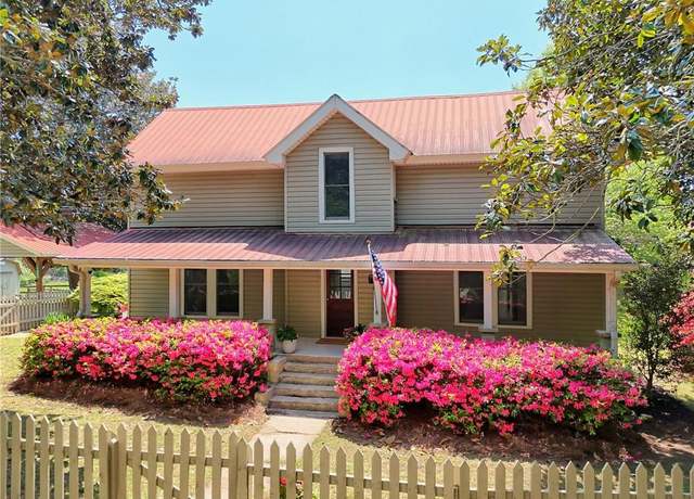 Property at 1096 Sutton Mill Rd, Clarkesville, GA 30523, 3 beds, 2 baths