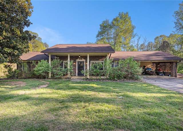 Property at 4918 Old Cornelia Hwy, Lula, GA 30554, 4 beds, 3 baths