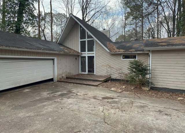 Property at 95 Lake Top Ct, Roswell, GA 30076, 5 beds, 3.5 baths