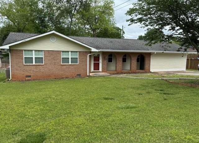 Property at 25 Stonehedge Dr, Buford, GA 30518, 3 beds, 2 baths
