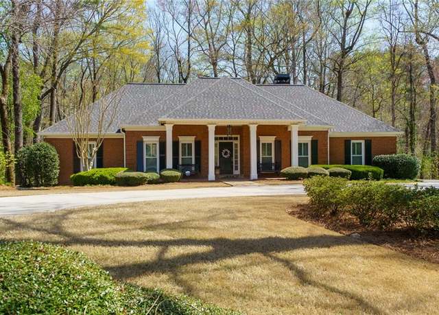 Property at 300 Chase Ln, Marietta, GA 30068, 5 beds, 3.5 baths