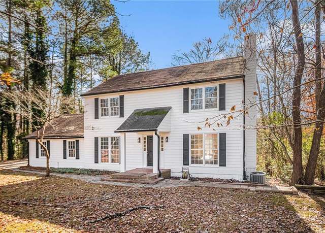 Property at 7935 Sweetwater Dr, Douglasville, GA 30135, 5 beds, 2.5 baths