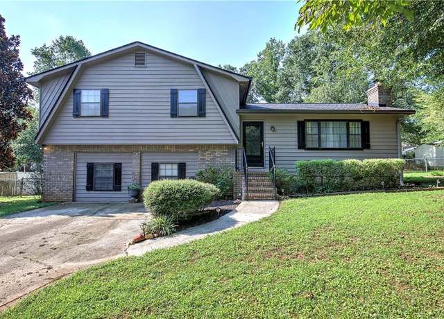 Property at 4573 Westview Dr, Powder Springs, GA 30127, 4 beds, 3 baths