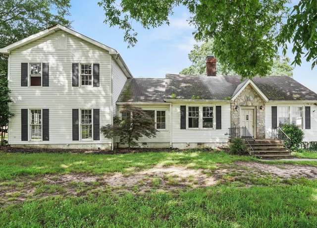 Property at 10 Shadburn Ferry Rd, Buford, GA 30518, 4 beds, 2 baths