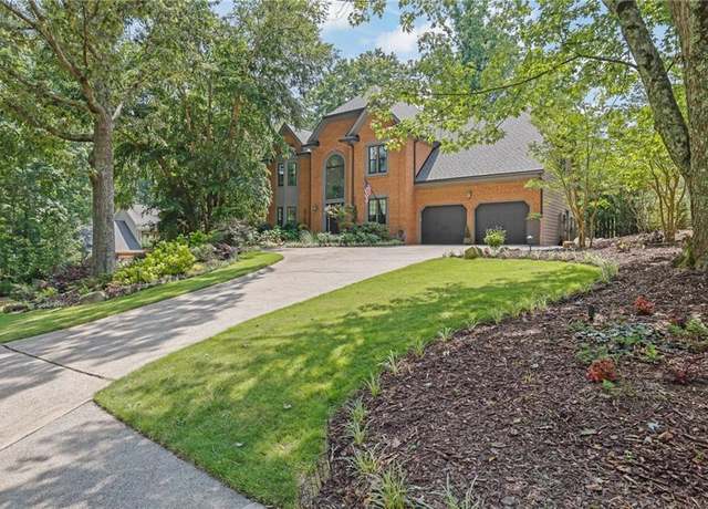 Property at 11805 Wildwood Springs Dr, Roswell, GA 30075, 5 beds, 4.5 baths