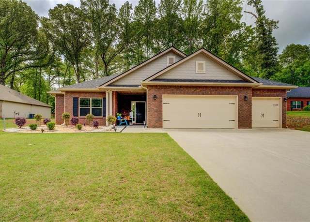 Property at 868 River Falls Dr, Jefferson, GA 30549, 3 beds, 2 baths