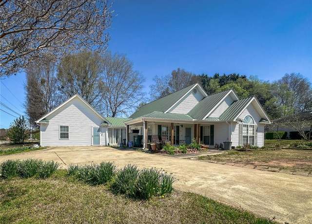 Property at 111 Davison St, Baldwin, GA 30511, 3 beds, 2 baths