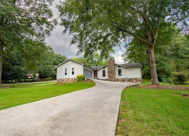 Property at 2966 Riviera Dr NW, Conyers, GA 30012, 3 beds, 2 baths