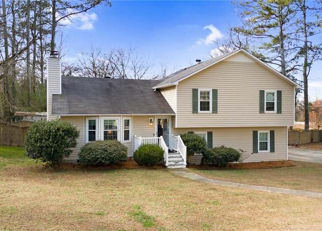 Property at 107 Wade Dr NE, Calhoun, GA 30701, 3 beds, 2 baths