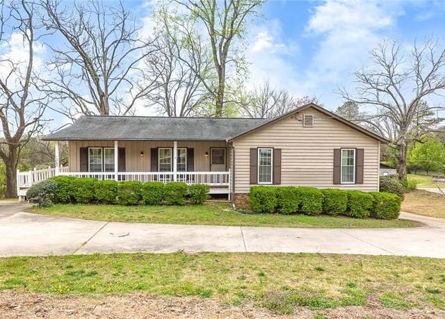 Property at 2285 Bascomb Carmel Rd, Woodstock, GA 30189, 4 beds, 3 baths