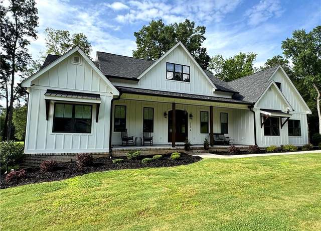 Property at 112 Three Oaks Dr SE, Calhoun, GA 30701, 4 beds, 3.5 baths