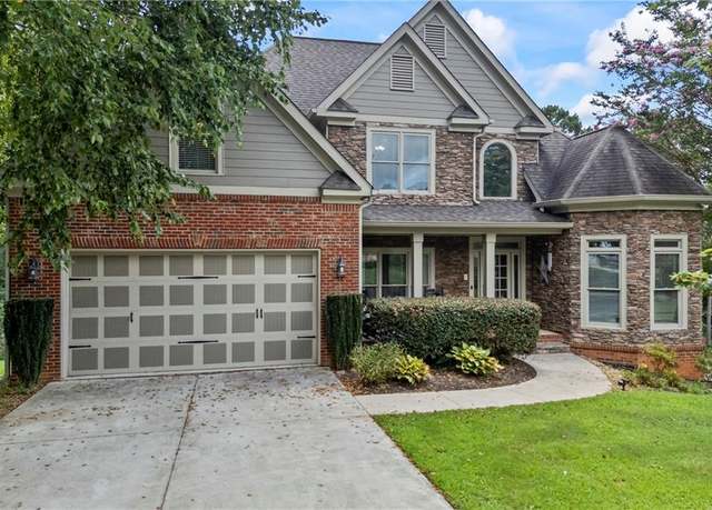 Property at 1030 Silver Thorne Dr, Loganville, GA 30052, 4 beds, 2.5 baths