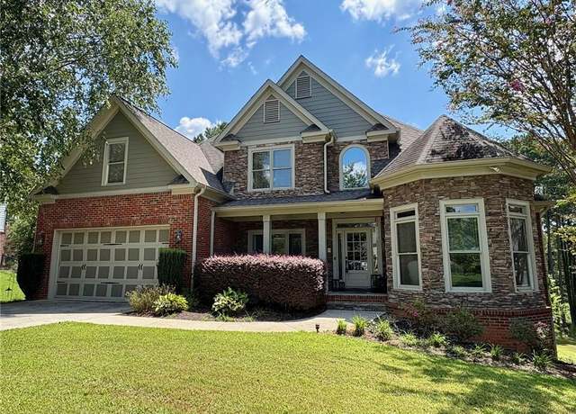 Property at 1030 Silver Thorne Dr, Loganville, GA 30052, 4 beds, 2.5 baths