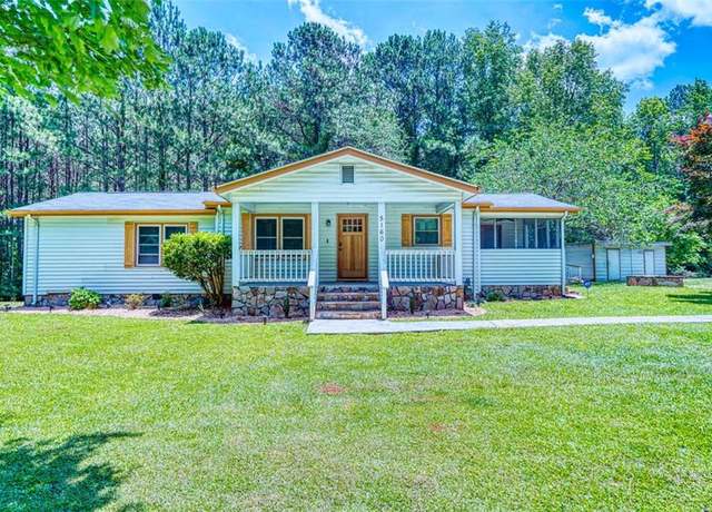 Property at 5160 W Chapel Hill Rd, Douglasville, GA 30135, 3 beds, 2 baths