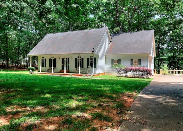 Property at 224 Red Oak Dr, Maysville, GA 30558, 3 beds, 2 baths