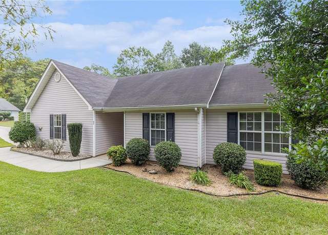Property at 49 Virginia Heights Dr, Newnan, GA 30263, 3 beds, 2 baths