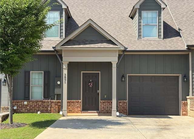 Property at 3891 Valley View Ct, Gainesville, GA 30501, 3 beds, 2.5 baths