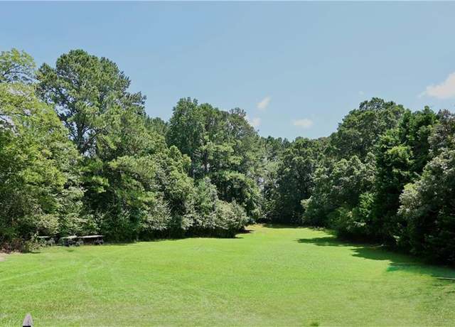 Property at 1621 Oak Rd, Snellville, GA 30078, 4 beds, 3 baths