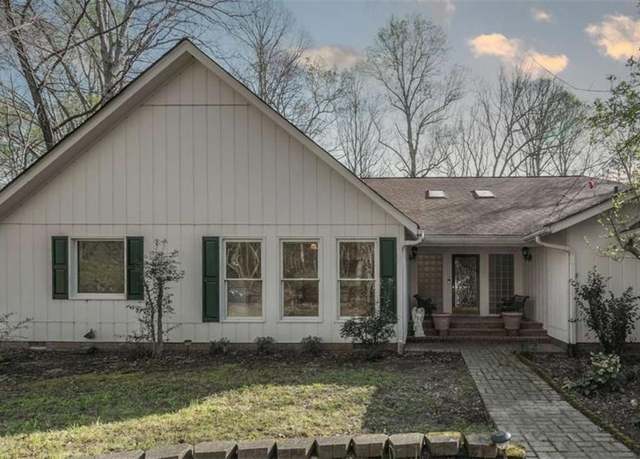 Property at 114 Little River Rd, Carrollton, GA 30117, 2 beds, 3 baths