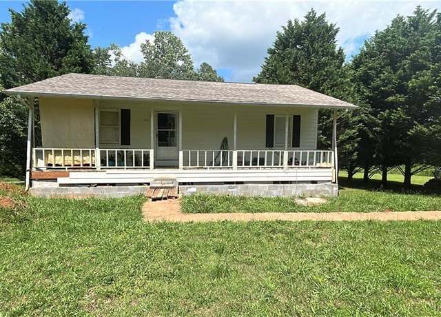 Property at 500 Camp Creek Cir, Cornelia, GA 30531, 2 beds, 1 bath