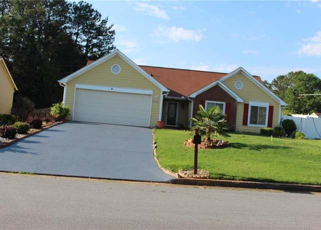 Property at 5574 Mccrossin Cir, Lithonia, GA 30038, 3 beds, 2 baths