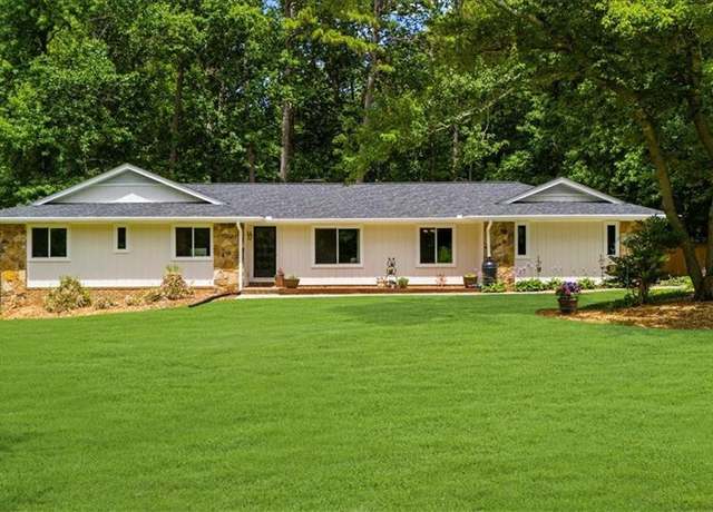 Property at 1035 Hunterhill Dr, Roswell, GA 30075, 4 beds, 3 baths
